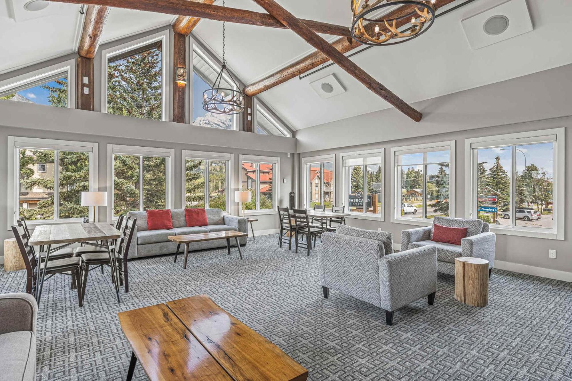 Basecamp Lodge Canmore Bagian luar foto