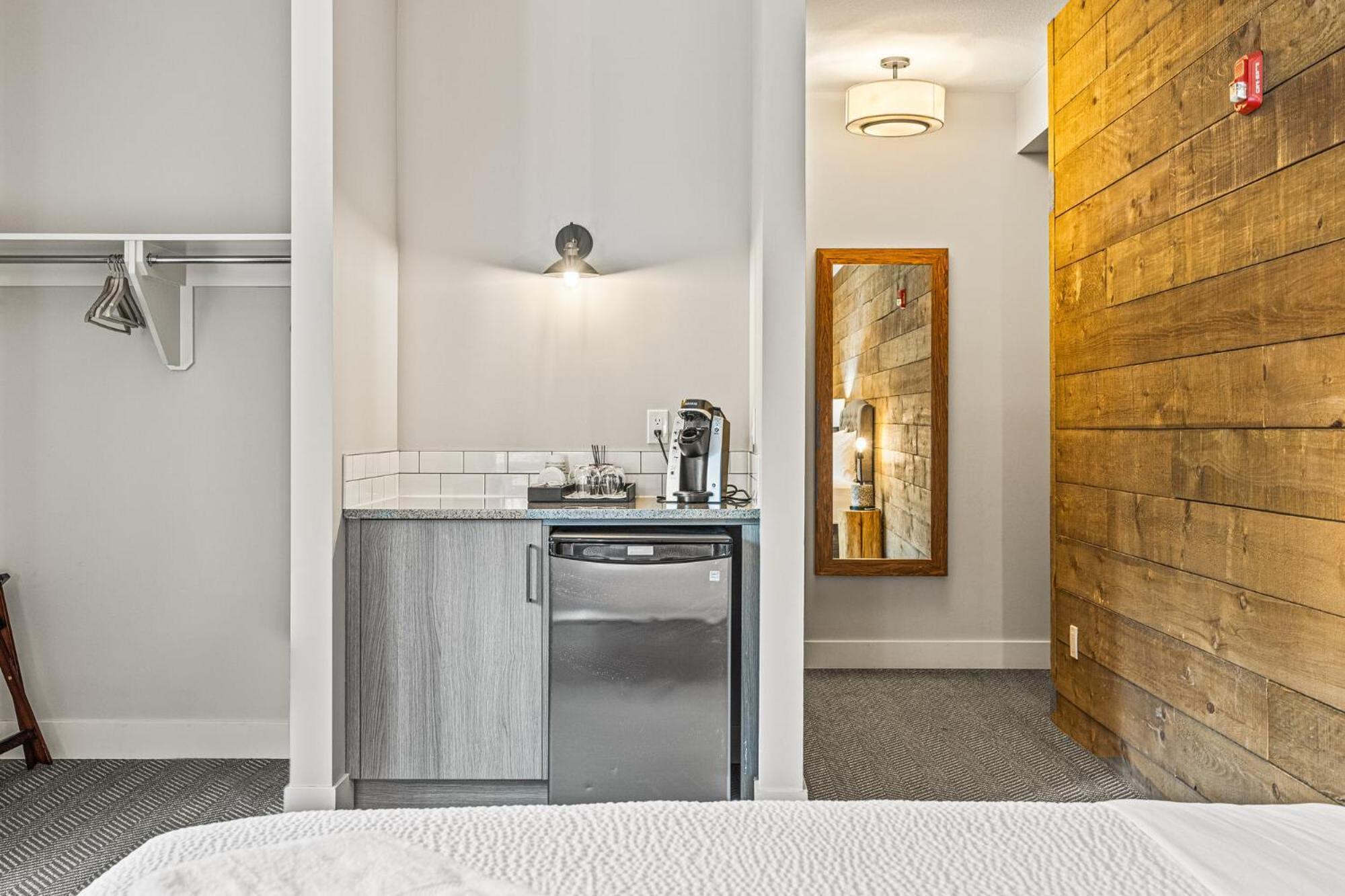 Basecamp Lodge Canmore Bagian luar foto