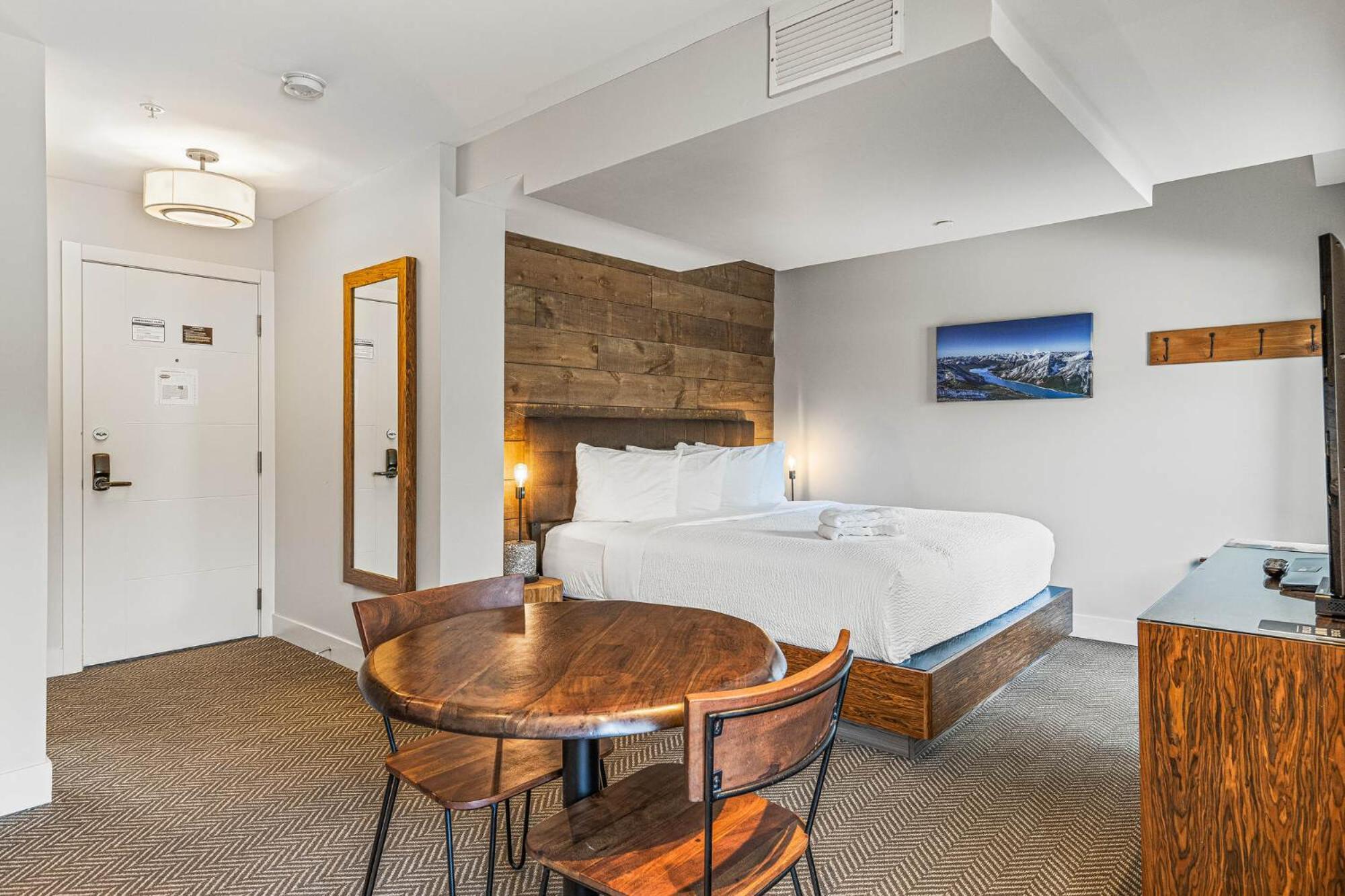 Basecamp Lodge Canmore Bagian luar foto