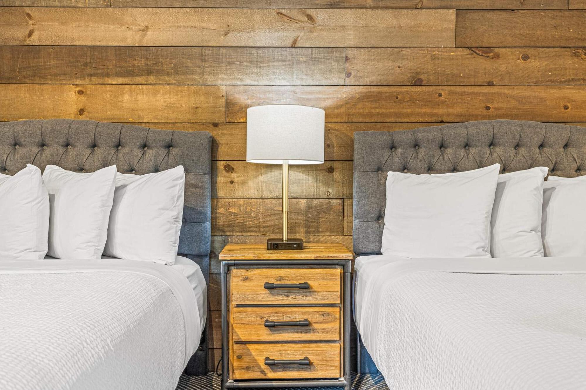 Basecamp Lodge Canmore Bagian luar foto