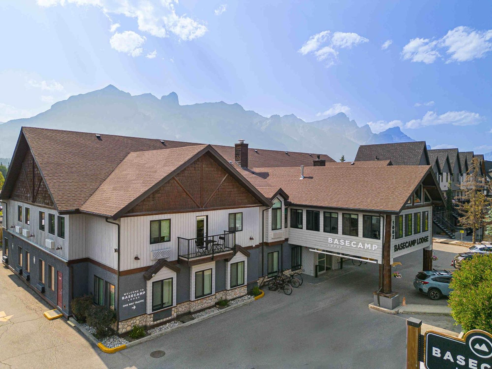 Basecamp Lodge Canmore Bagian luar foto