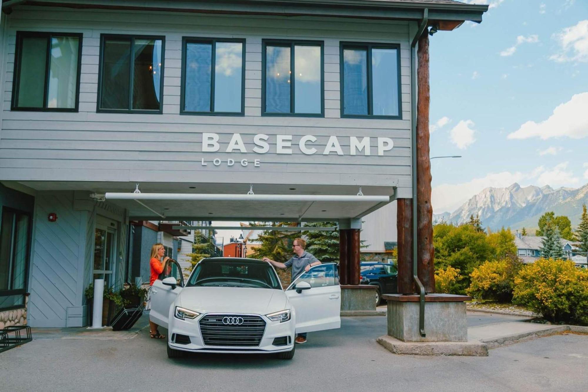 Basecamp Lodge Canmore Bagian luar foto